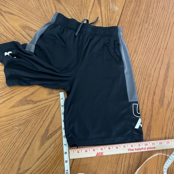 Under Armour Soccer Shorts Boys Youth Sz M gently used - Picture 3 of 6